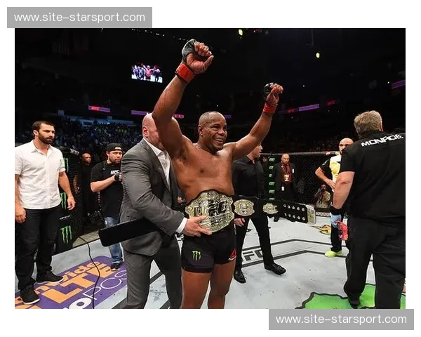 重炮与重心的宿命交响：科米尔VS约翰逊，格斗史上最极端的力量博弈